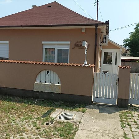 Family Vendeghaz Hotel Hajdúszoboszló Екстериор снимка