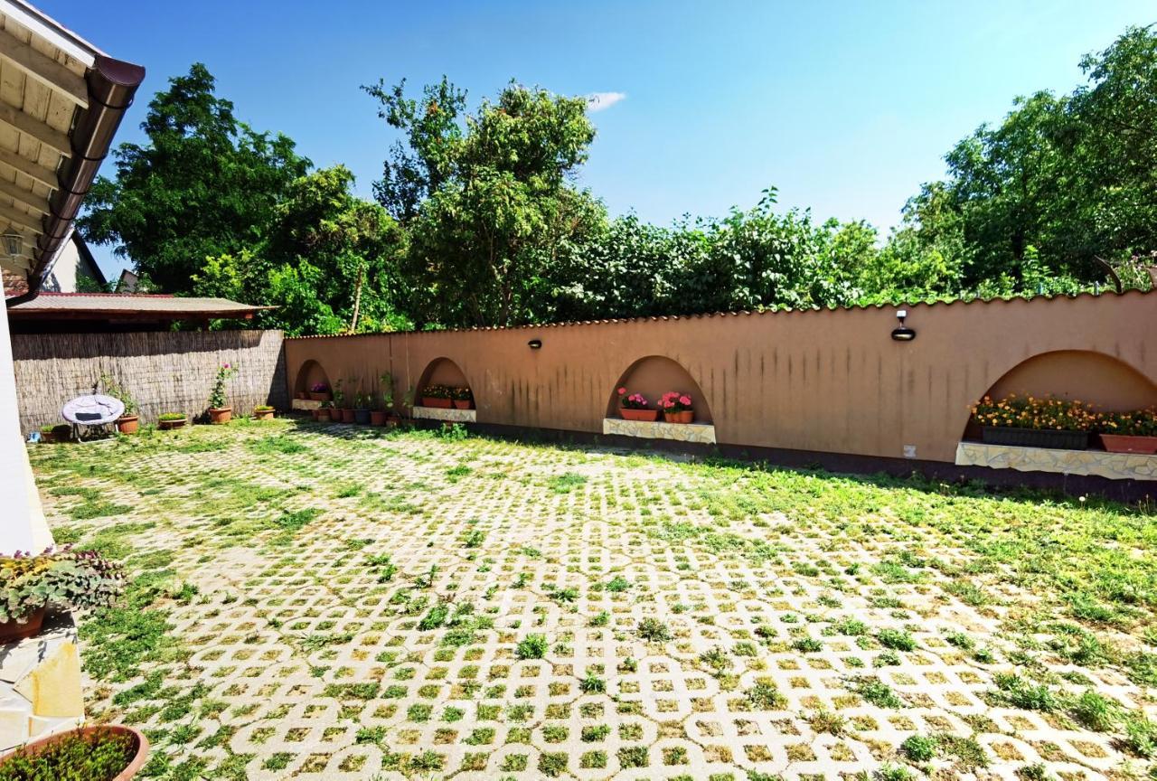 Family Vendeghaz Hotel Hajdúszoboszló Екстериор снимка